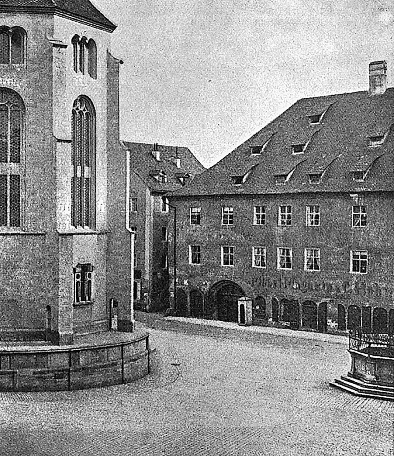 Schwarz-weiß Foto der ersten Niederlassung