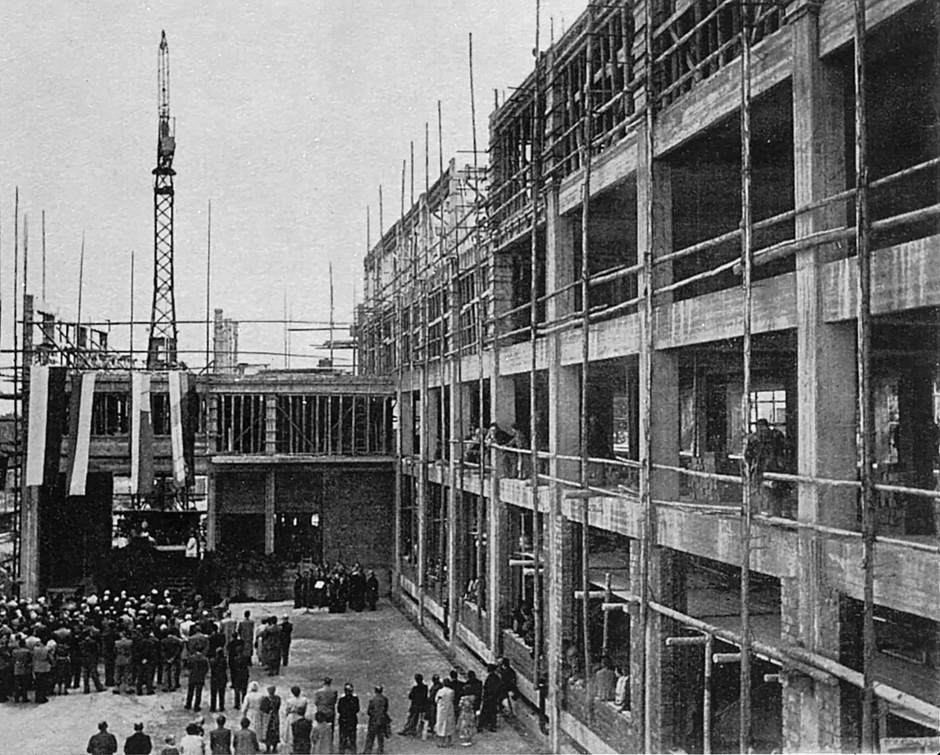 Schwarz-weiß Foto der Baustelle